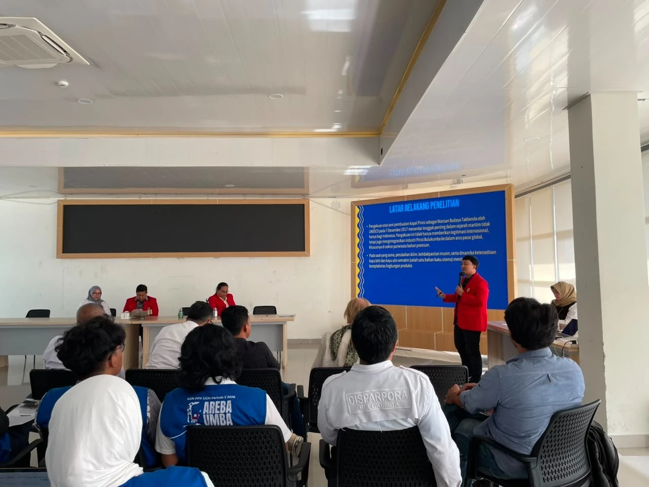 Peneliti Universitas Hasanuddin memaparkan temuan riset sebagai dasar penguatan tata kelola pelestarian Pinisi berkelanjutan berbasis bukti. (Foto: Dok.Pribadi).